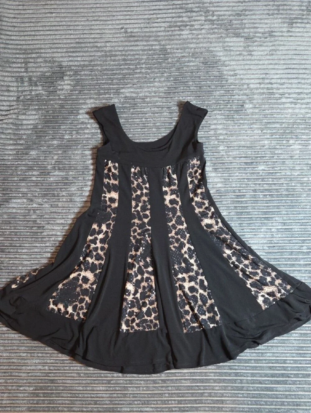 connected apparel Black Dress with Leopard-Print Beige Panels